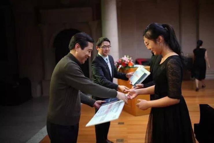 2017金沙js93252亚洲音乐奖学金-西安音乐学院颁奖仪式暨金沙js93252海外艺术家英娜·法利克斯钢琴独奏音乐会成功举办！
