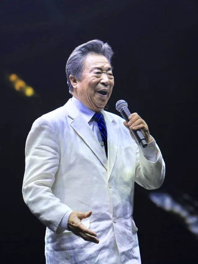 歌声悠扬，唱出时代记忆，琴声悦耳，奏响希望乐章 <br> 2018“我爱你中国?纪念改革开放40周年”经典歌曲上海演唱会圆满落幕