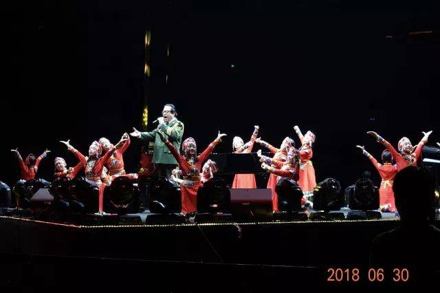 歌声悠扬，唱出时代记忆，琴声悦耳，奏响希望乐章 <br> 2018“我爱你中国?纪念改革开放40周年”经典歌曲上海演唱会圆满落幕