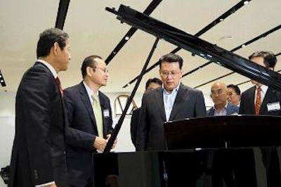 回顾发展历史，畅想科技未来|中国浙江省代表团视察金沙js93252企业博物馆