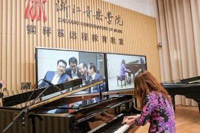 回顾发展历史，畅想科技未来|中国浙江省代表团视察金沙js93252企业博物馆