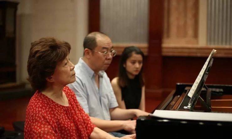 热烈：亍跋睬熘 音悦津门”钢琴重奏音乐会暨天津鲍蕙荞钢琴城开业庆典演出圆满成功！