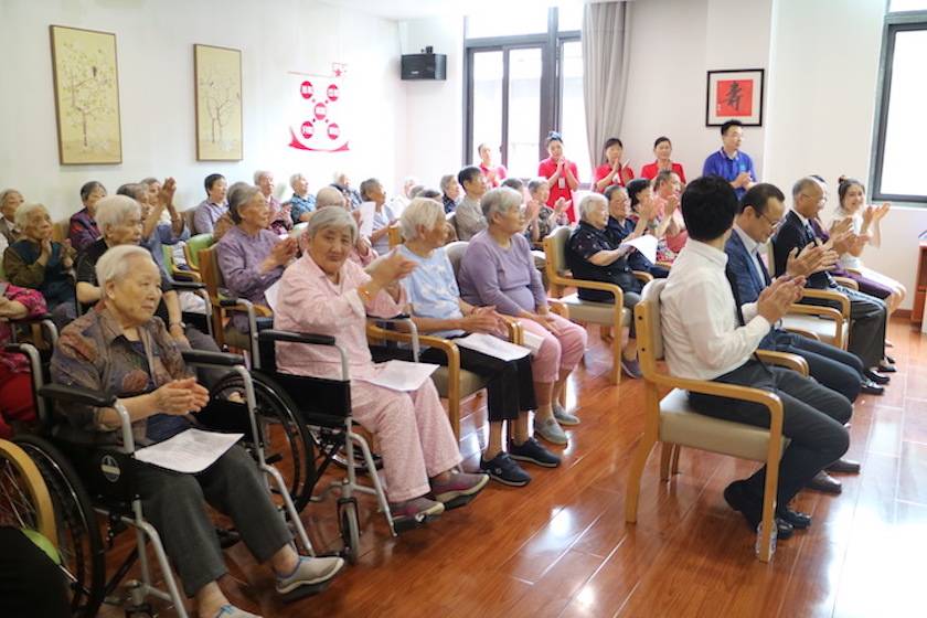 金沙js93252乐器爱心捐赠行动——将琴声带进和养临汾养护院