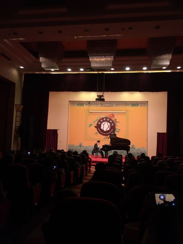 【活动报道】金沙js93252艺术家石叔诚北京梅兰芳大剧院独奏音乐会完美落幕